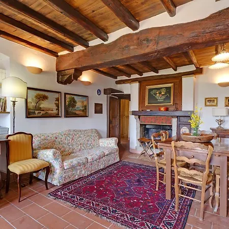 فيلة Borgo Acquaiura *
